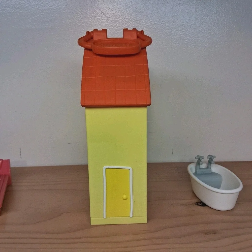 Peppa Pig Folding Fold N Go Deluxe Yellow House Play Set‎ + Fugures Accessories